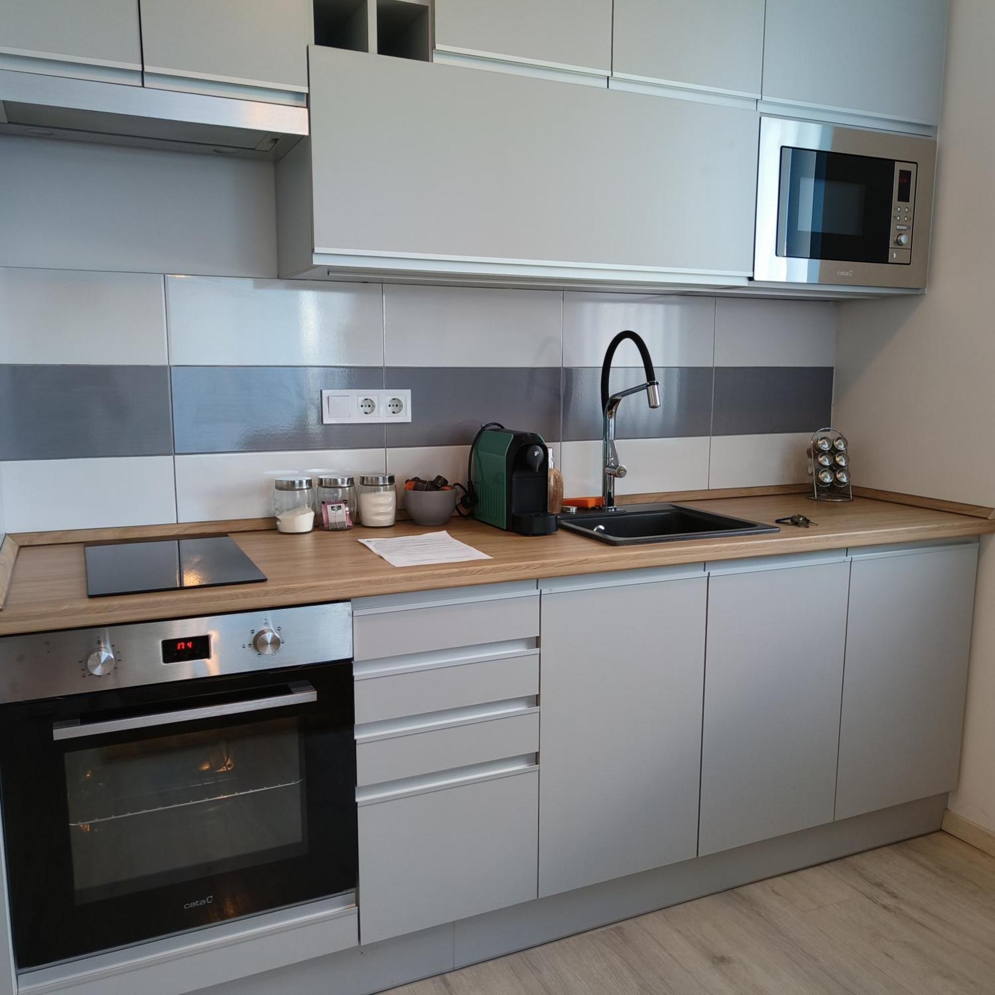 Pe-Ki Lux Apartman Szekesfehervar Bagian luar foto