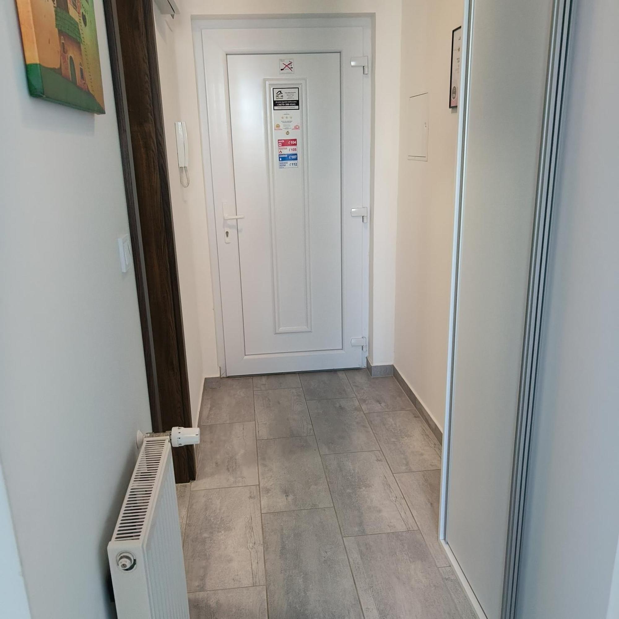 Pe-Ki Lux Apartman Szekesfehervar Bagian luar foto